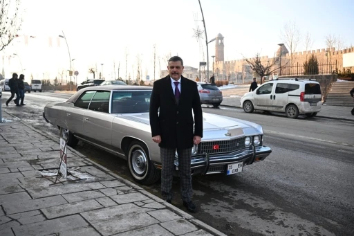 Vali Mustafa Çiftçi, Alparslan Türkeş’in aracıyla şehir turu attı
