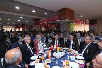 Valilik Gaziler Günü’nde yemek programı düzenledi
