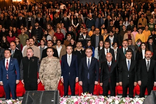 Van’da &quot;İstiklal Marşı’nın Kabulü ve Mehmet Akif Ersoy’u Anma&quot; programı
