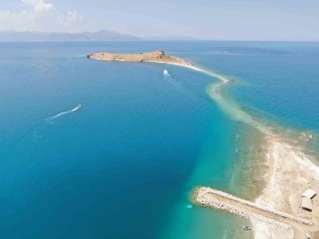 Van Gölü’nde kaybolan şahısın arama çalışmaları beşinci güne girdi
