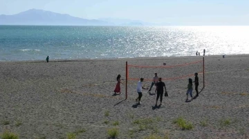 Van Gölü’nde su seviyesi yükseldi
