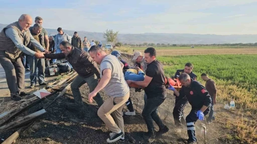 Viraja hızlı giren otomobil ve motosiklet ardı ardına kaza yaptı: 1 yaralı
