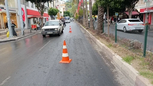 Yağış ve yola dökülen hurmaların kayganlaştırdığı yollar kazaları da beraberinde getirdi
