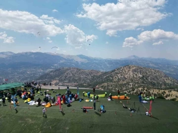 Yamaç Paraşütü Dünya Kupası heyecanı Çameli şemalarında başladı
