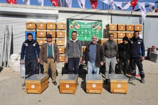 Muğla’da Arıcılar Yangın Sonrası Yeni Kovanlarına Kavuştu