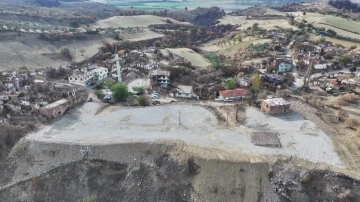 Yangında küle dönen Karayakup’ta yaralar sarılıyor
