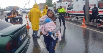 Yaralı bebeğe sağlık personelinden &quot;anne&quot; şefkati
