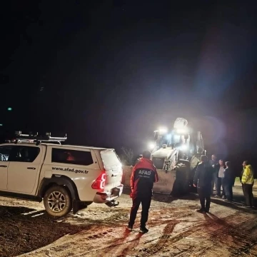 Yaylada mahsur kalan berivanlar ekipler tarafından kurtarıldı
