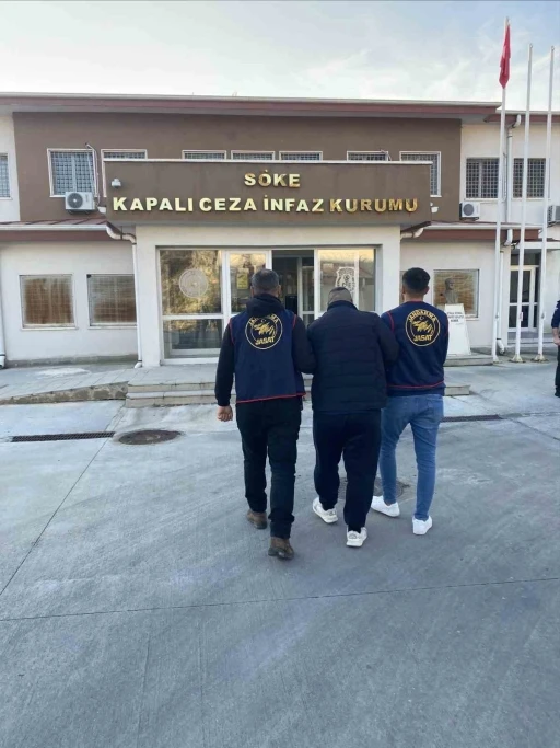 Yedi suçtan aranan şahıs Kuşadası’nda yakalandı
