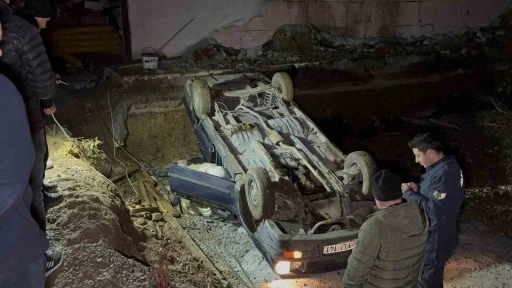 Yolu fark etmeyip şantiyeye girince takla takla attı: 1 yaralı
