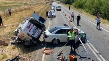 Yozgat’ta iki araç kafa kafaya çarpıştı: 3 ölü, 1 yaralı
