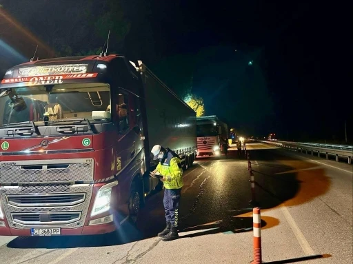 Yük ve yolcu taşımacılığı yapan araçlar denetlendi
