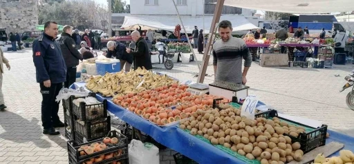 Yumurtalık Belediyesi’nden halk pazarında etiket denetimi
