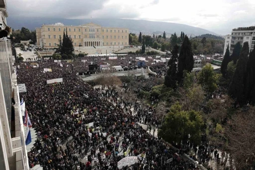 Yunanistan’da tren kazasının yıl dönümü protestolarında çatışma
