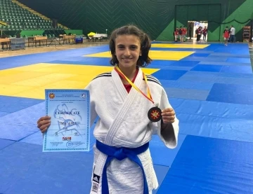 Yunusemreli judocu Rabia Tekin Balkan 3’üncüsü oldu
