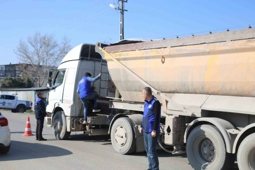 Zabıta ekipleri iş makinelerine ve ulaşım araçlarına yönelik denetimlerini sürdürüyor
