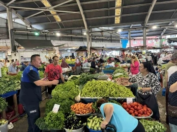 Zabıtalardan halk pazarına denetim
