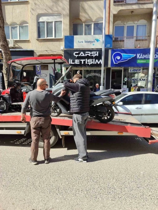 Zile’de tescilsiz ve plakasız motosikletlere sıkı denetim
