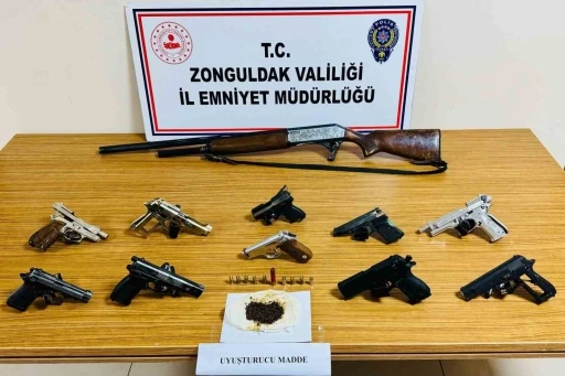 Zonguldak’ta kaçak silah operasyonunda adeta cephanelik bulundu: 1 tutuklu
