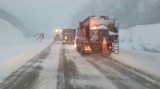 Zonguldak’ta kar yağışı etkisini sürdürüyor, 200 köy yoluna ulaşım sağlanamıyor
