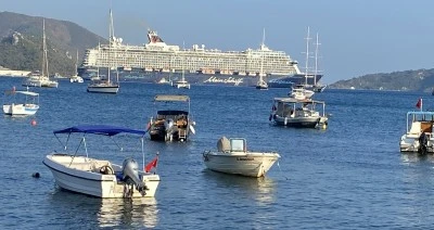 Dev kruvaziyer gemisi Marmaris’e renk kattı