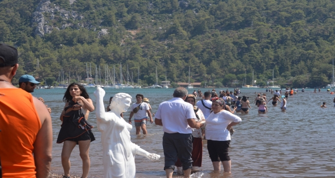 Kızkumu Plajı Turist Akınına Uğradı