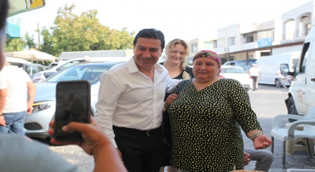 Başkan Ahmet Aras, pazaryerinde vatandaşlarla buluştu