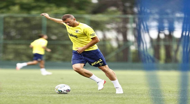 Fenerbahçede yeni transfer Edin Dzeko, ilk antrenmanına çıktı